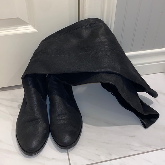 Over the knee black boots - Picture 7 of 7